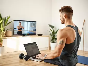 Trening Online z Trenerem – Jak Zacząć, Platformy i Efekty dla Warszawian